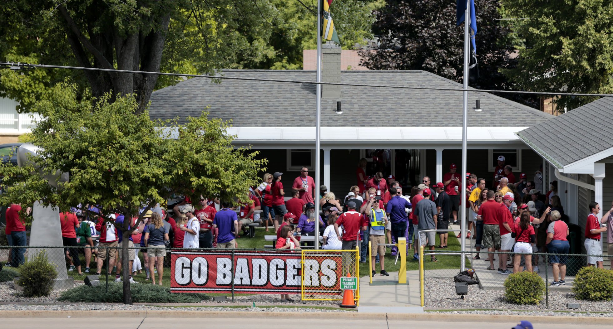 UW and LSU at Lambeau